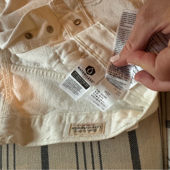 Levi’s 501 cream Jean shorts size 27 - Picture 2 of 4